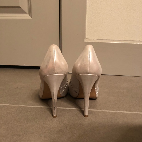 ALDO- peep toe heels in pearl white - Picture 5 of 8